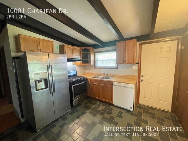 Building Photo - 10001 Charjean Dr