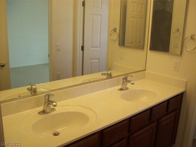 Building Photo - 2214 Cast Pebble Dr