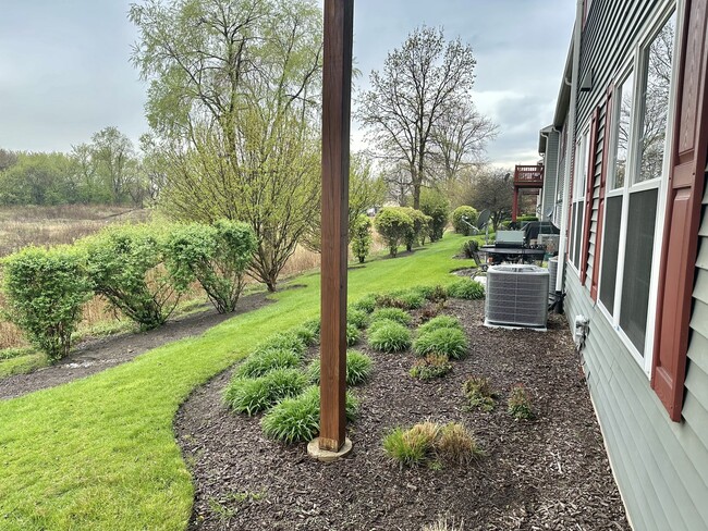 Building Photo - 2433 Golf Ridge Cir