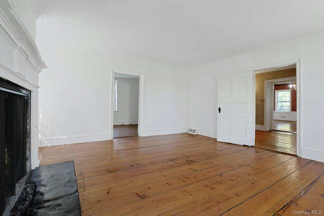 Building Photo - 105 S Greenbush Rd