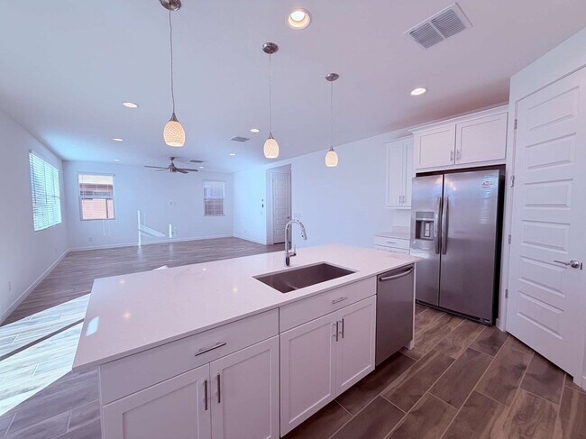 Building Photo - 8307 E Peterson Ave