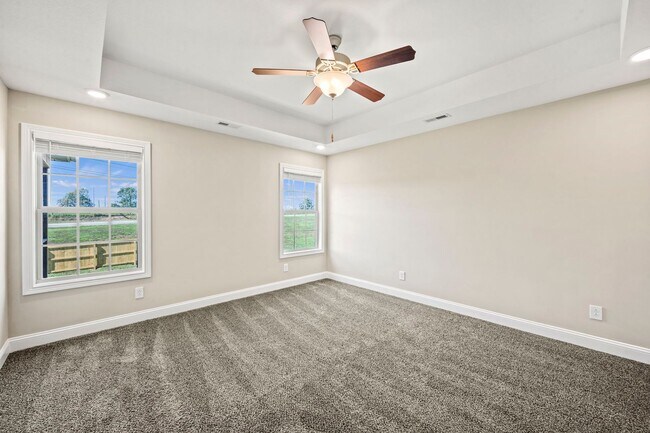 Building Photo - Beautiful Like-New Split Foyer Home Off Ex...