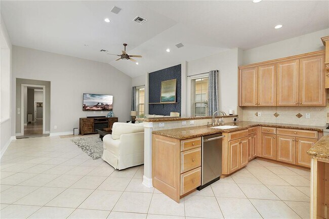 Building Photo - 216 Eastpark Dr