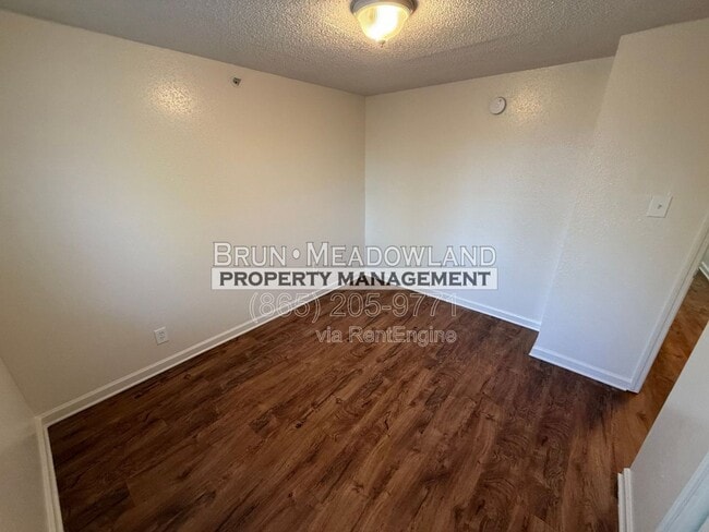 Building Photo - 436 E Red Bud Rd