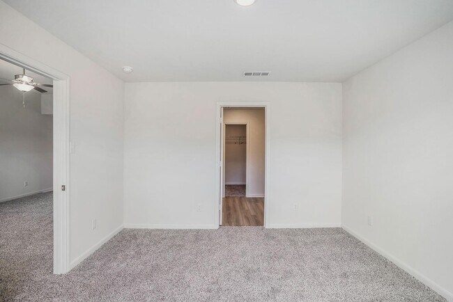 Building Photo - 1460 Sunkiss Dr