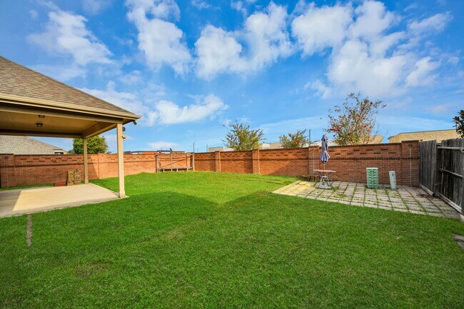 Building Photo - 23714 Via Viale Dr