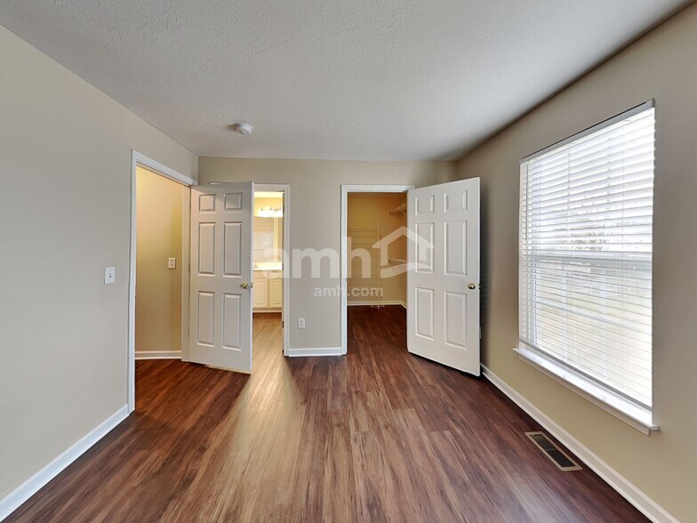 Building Photo - 182 Coyote Dr