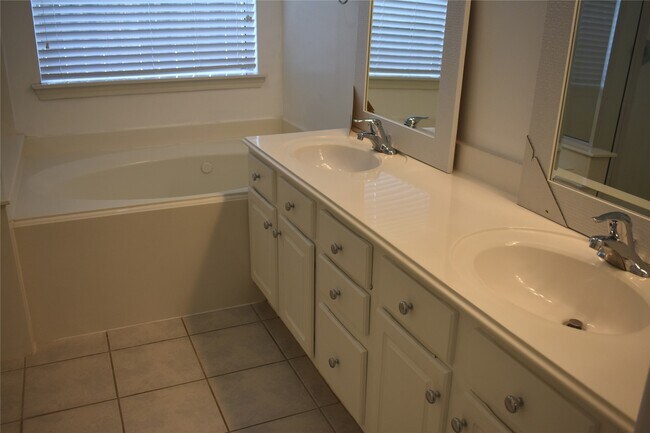 Building Photo - 15318 Ochre Leaf Trail