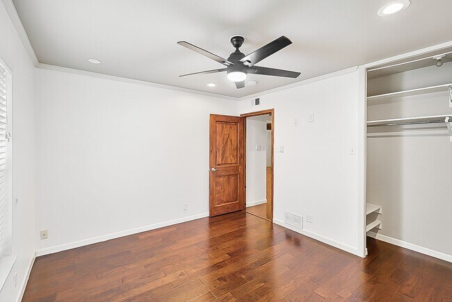 Building Photo - 102 Ruelle