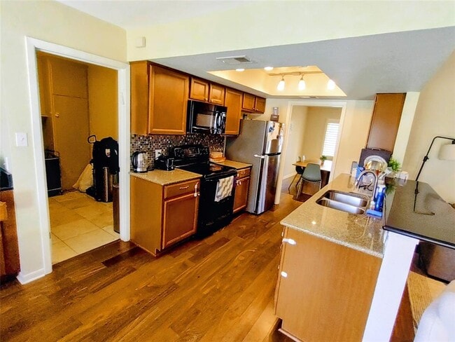 Building Photo - 7503 Chimney Corners