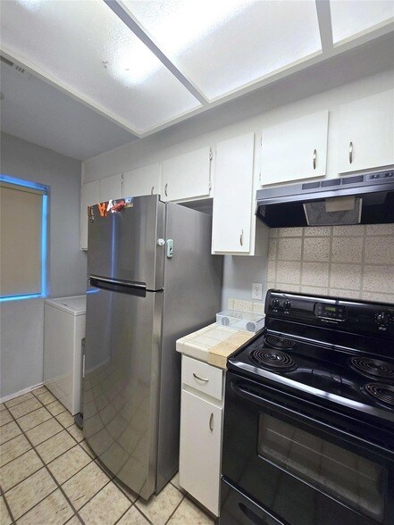 Building Photo - 7122 Wood Hollow Dr