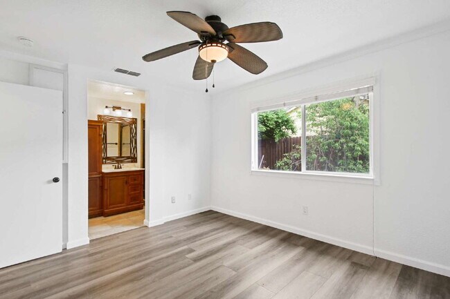 Building Photo - Updated Wildhorse Home | 2 Bed, 2 Bath | Corner Lot | Pets OK | W/D + Landscaping Included