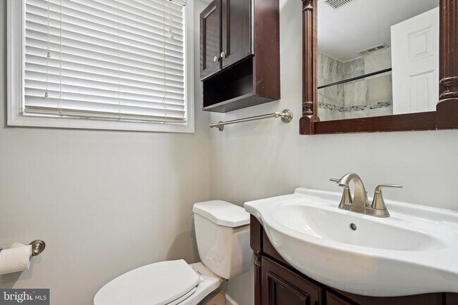 Building Photo - 6329 Gentele Ct