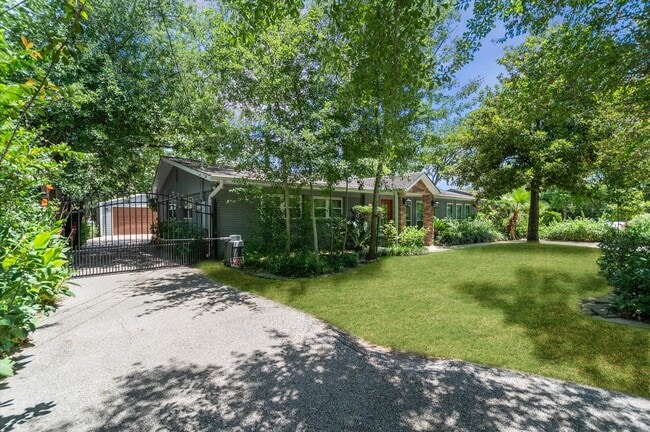 Building Photo - 1320 Woodvine Dr