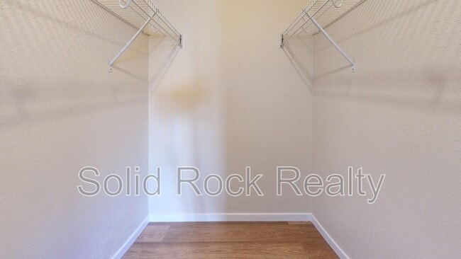 Building Photo - 3014 Mallard Dr