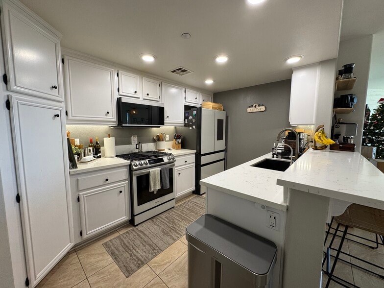 Building Photo - 243 Riverdale Ct