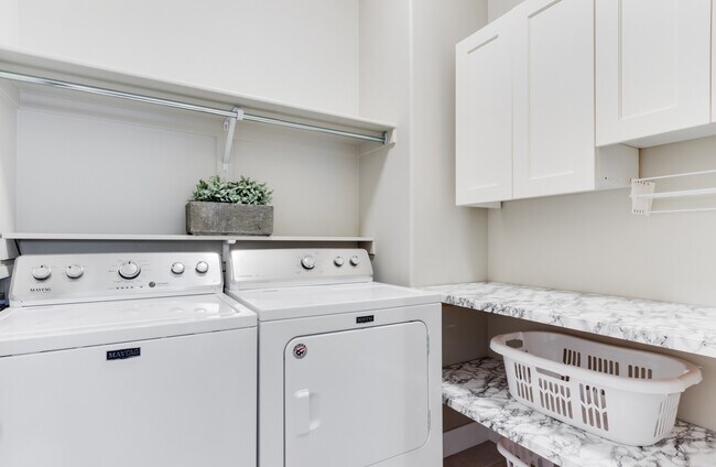 Building Photo - Mapleton Home