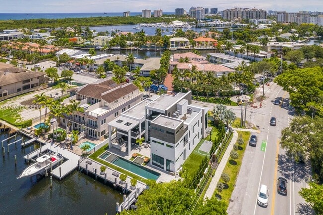 Building Photo - 1400 Bayview Dr