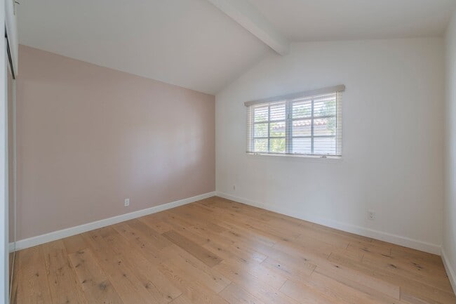 Building Photo - 16 Sausalito Cir W