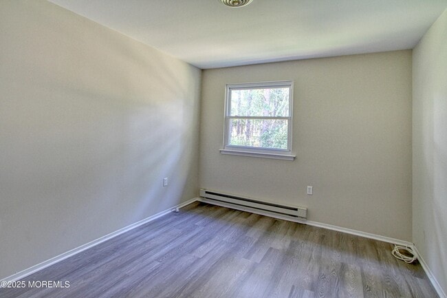 Building Photo - 12A Birchwood Dr