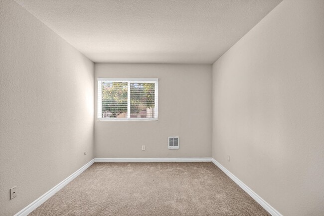 Building Photo - Cozy 2 BD, 1 BA Condo in Las Palmas Villas!