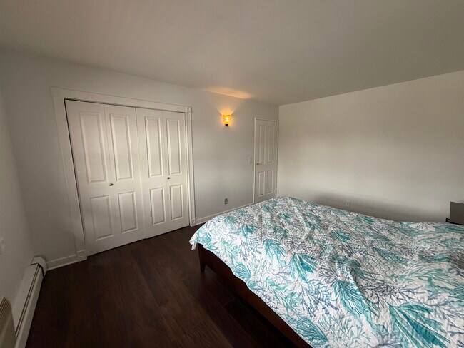 Building Photo - 2 Radio Ave