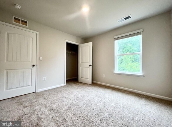 Building Photo - 522 Currant Cir