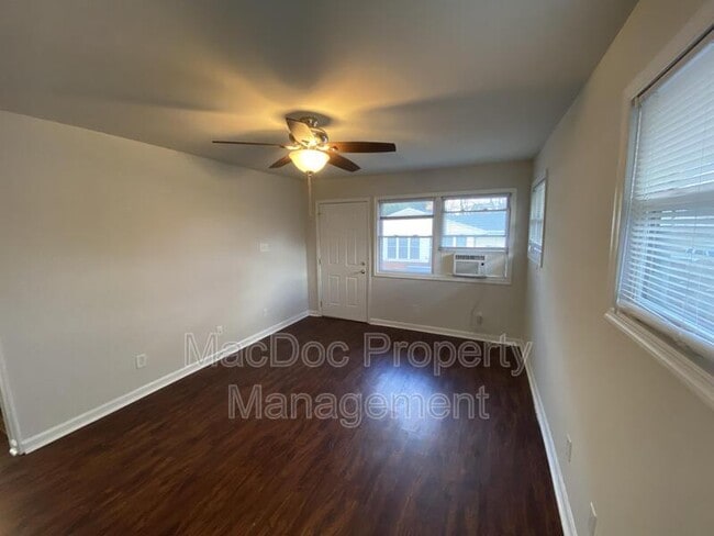 Building Photo - 1012 Julian Dr