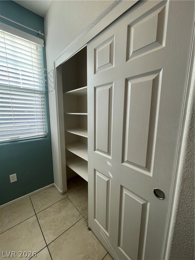 Building Photo - 2412 Briggsdale Avenue