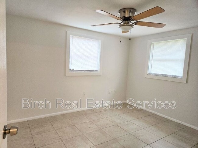 Building Photo - 5304 Penguin Dr