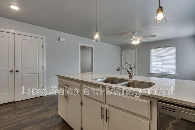 Building Photo - 407 Vail Cir