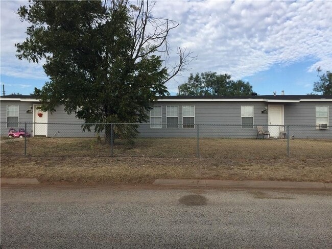 Building Photo - 910 Nelson St