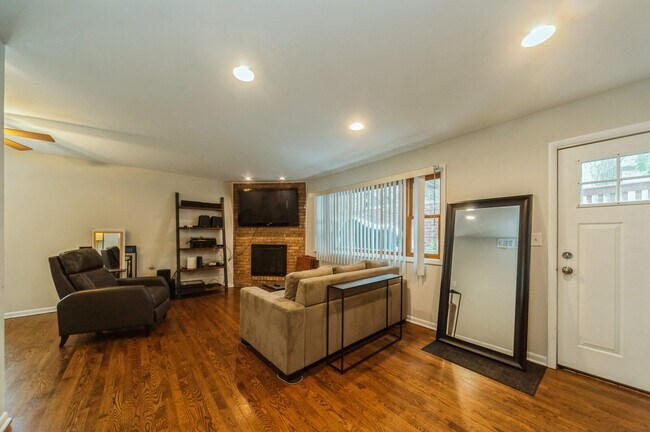 Building Photo - 542 W Arlington Pl