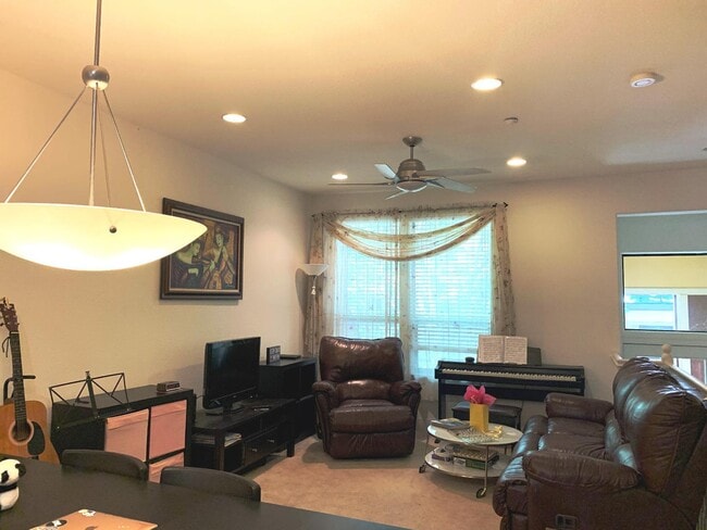 Building Photo - 3000 El Camino Real