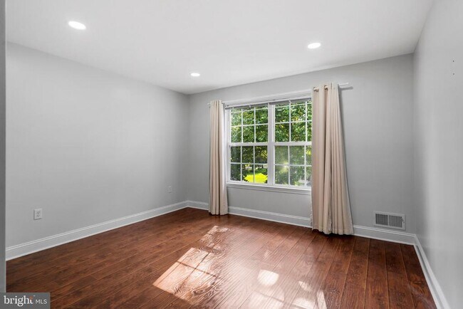 Building Photo - 98 Canal View Dr