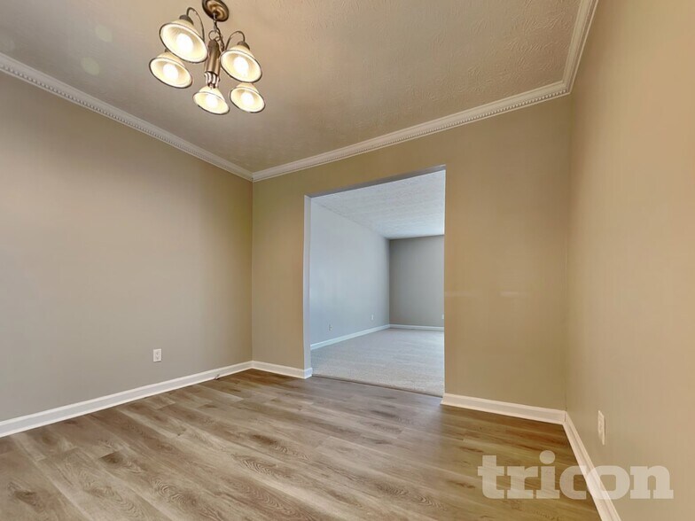 Building Photo - 2236 Windsor Dr SW