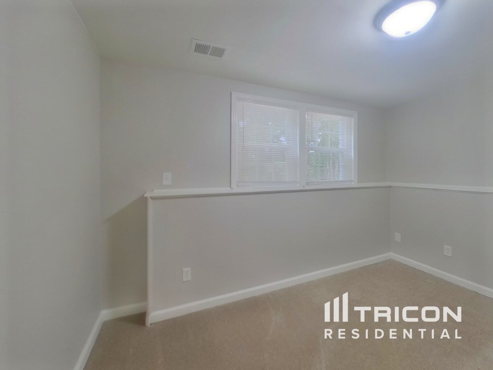 Building Photo - 2305 Valleyview Dr