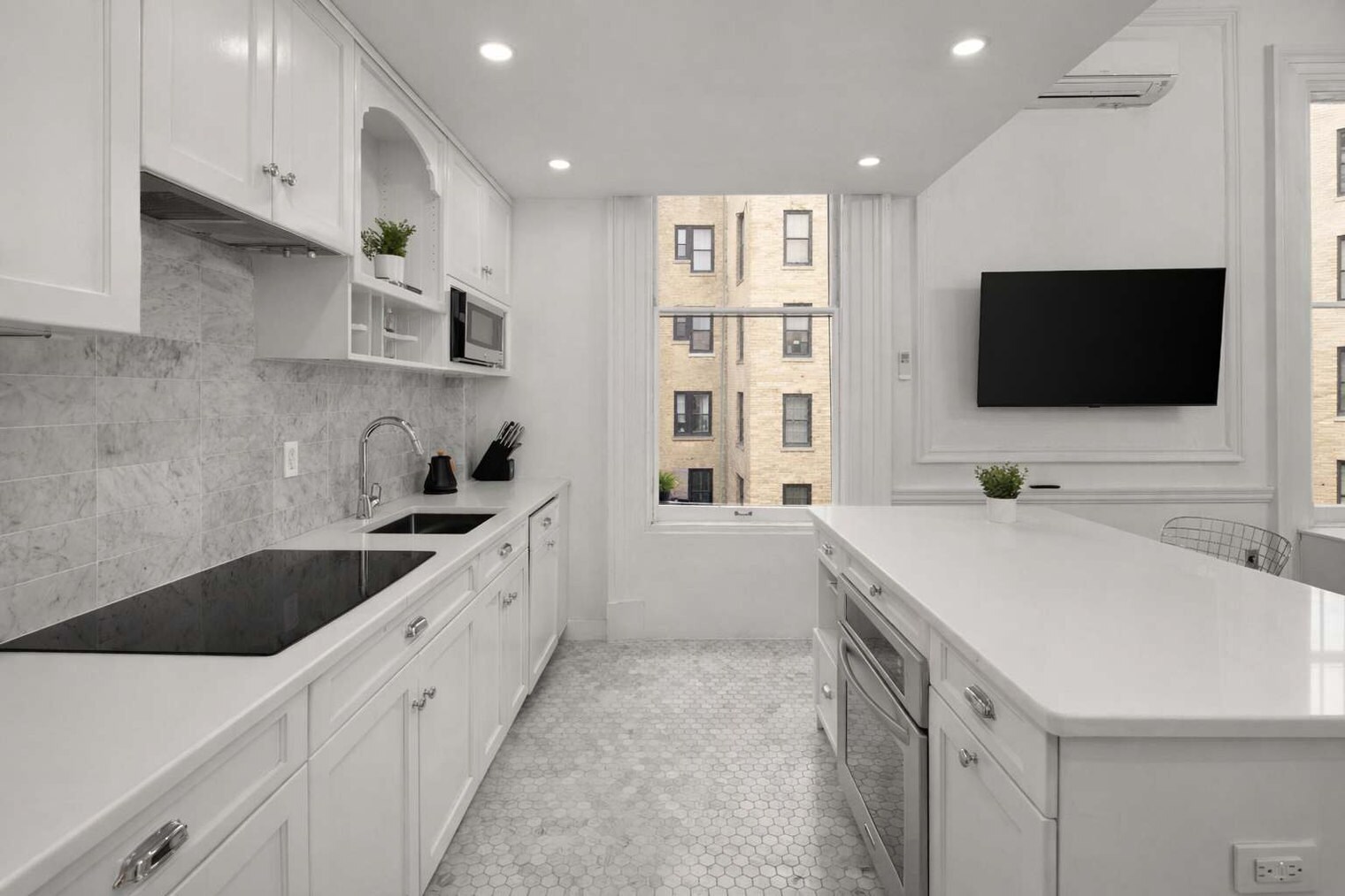 Building Photo - 3 E 9th St