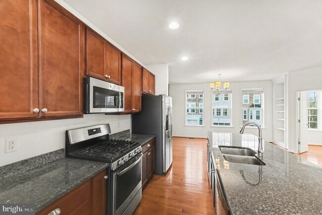 Building Photo - 1304 Gilmore St