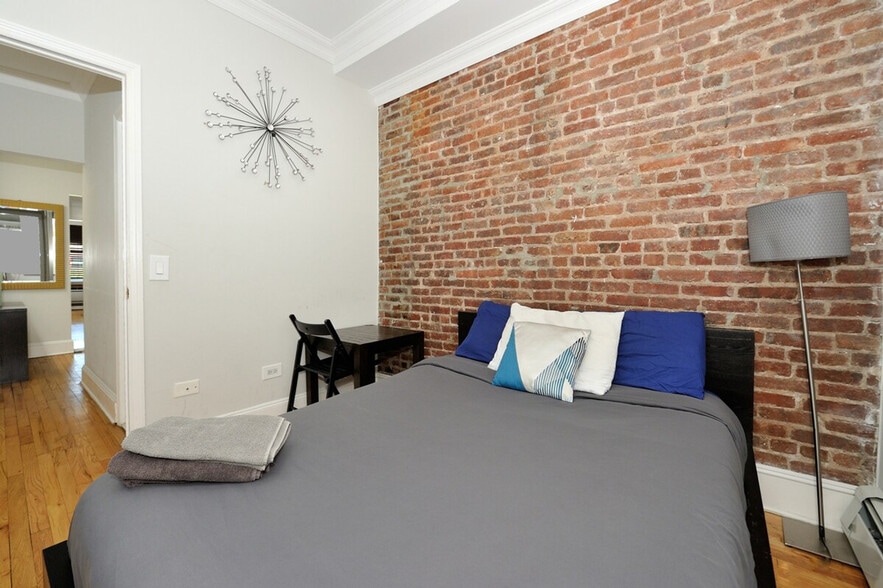 Building Photo - 692 10th Ave