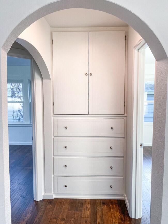 Building Photo - 3509 E 4th St