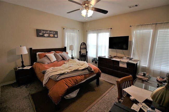 Building Photo - 314 Fairway Dr