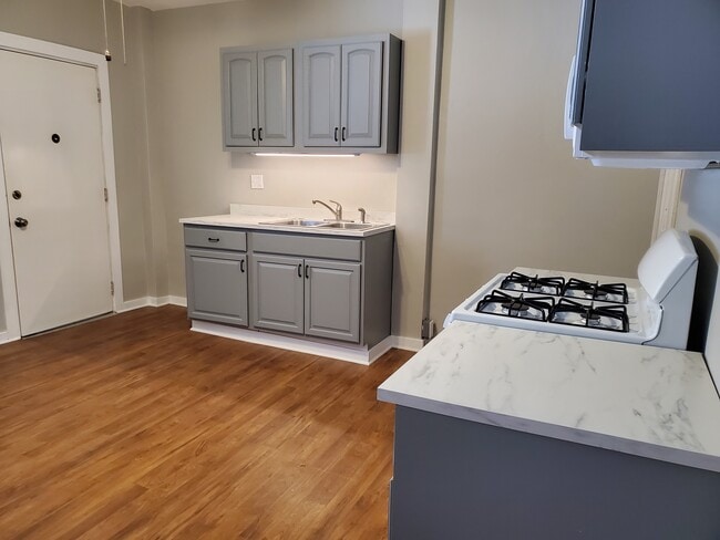 Kitchen - 216 1st St