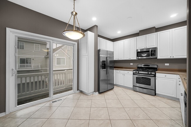 Building Photo - 3473 Ravinia Cir