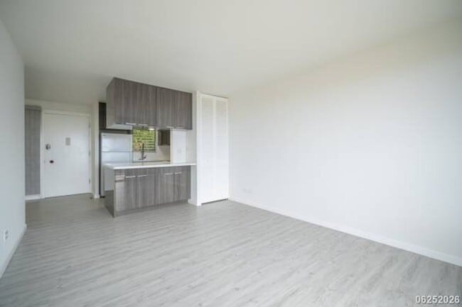 Building Photo - Fully Remodeled 1BR/1BA/1PKG Unit in Waialae Gardens (Kahala)