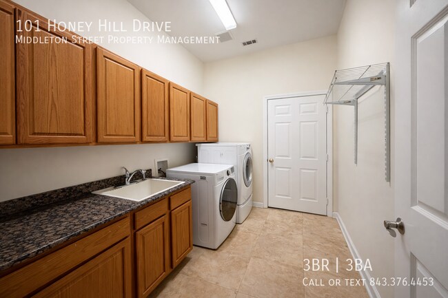 Building Photo - 101 Honey Hill Dr