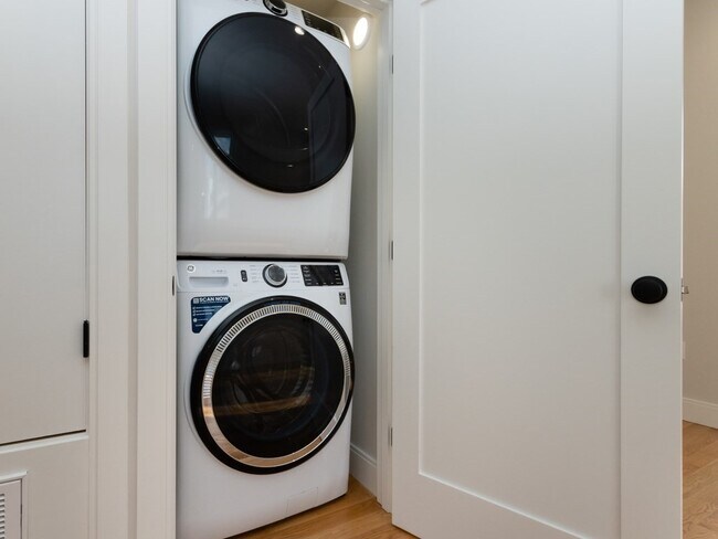 Building Photo - 9 Tovar St