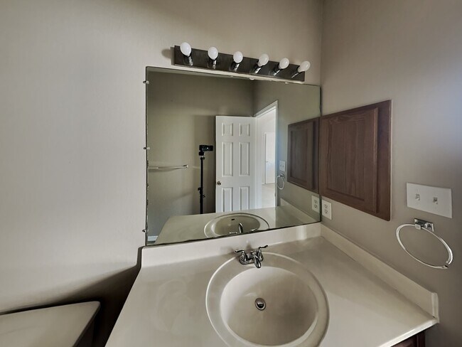 Building Photo - 1250 Nicholas Manor