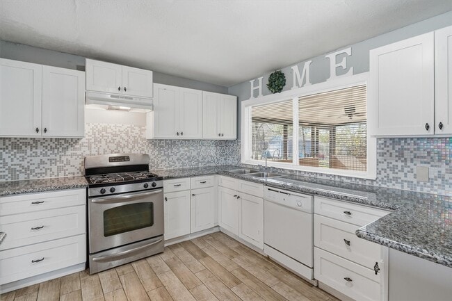 Building Photo - 2310 Merle St