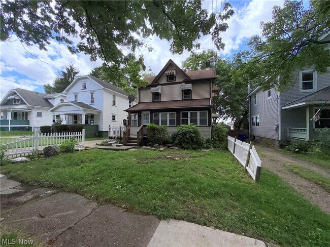 Building Photo - 2176 Stone St